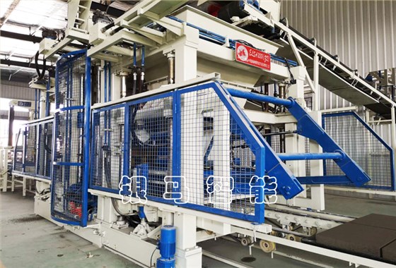 全自動制磚機器：透水磚機生態(tài)環(huán)境保衛(wèi)戰(zhàn)的用戶者！