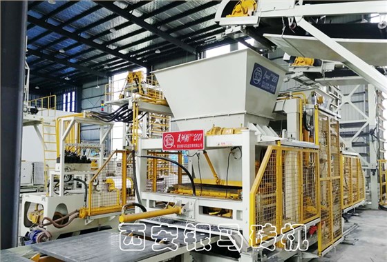 全自動(dòng)新型磚機(jī)：透水磚機(jī)工業(yè)固廢全兼容，距離生態(tài)更進(jìn)一步！