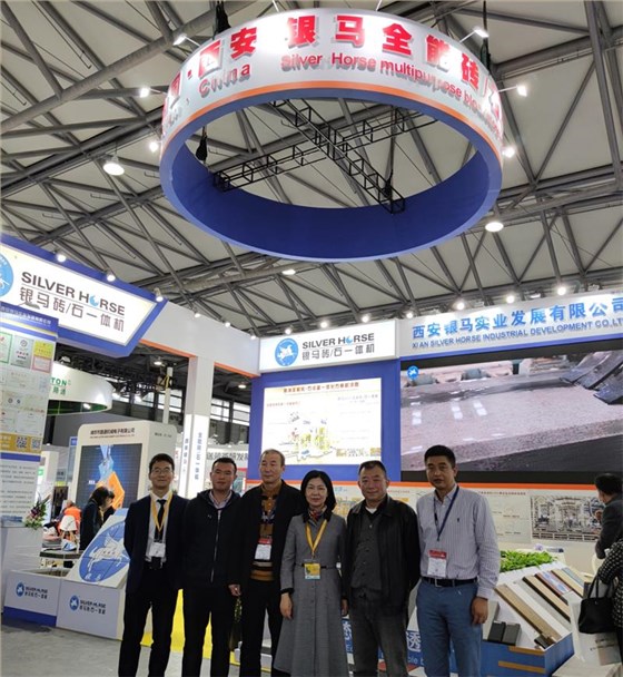 展會(huì)現(xiàn)場(chǎng)合影