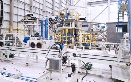 全自動智能透水磚機：闊步新舊動能轉(zhuǎn)換的國際一流設(shè)備