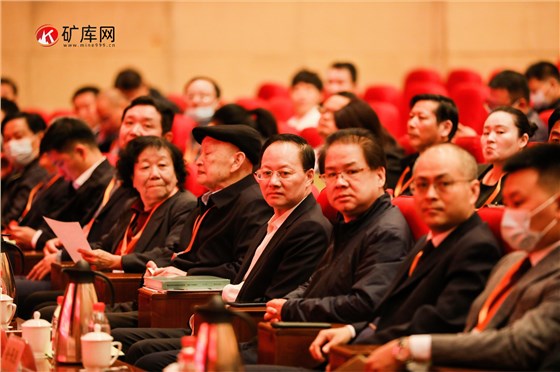 2021全國(guó)礦業(yè)采購(gòu)與供應(yīng)商大會(huì)暨礦業(yè)新裝備新技術(shù)論壇在鄭州召開