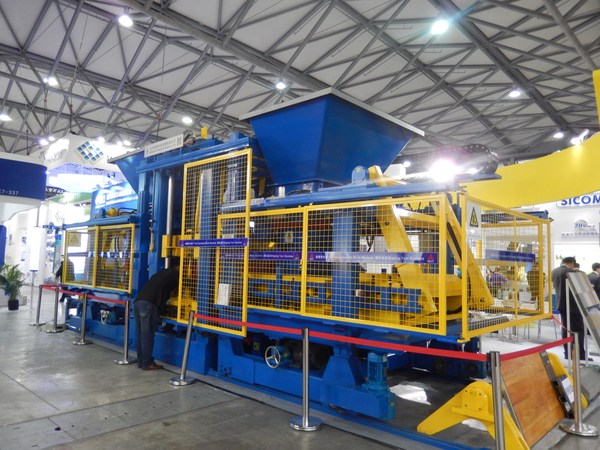 國(guó)內(nèi)的砌塊成型機(jī)械制造業(yè)存在哪些弊端？