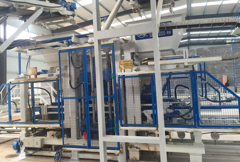 聚“兩會”矚目建筑垃圾制磚機(jī)成套設(shè)備應(yīng)時而生