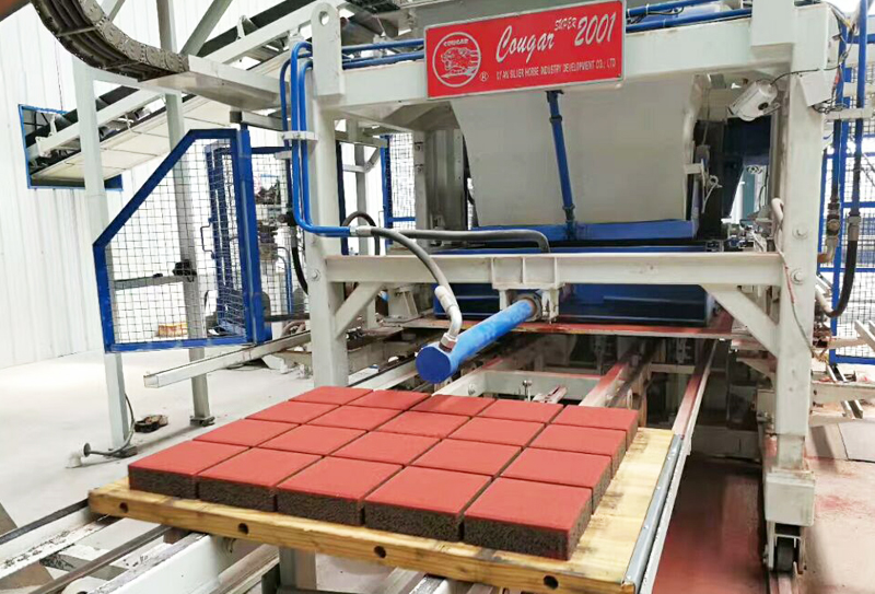 透水磚制磚機(jī)械配套減速機(jī)漏油問題應(yīng)對措施