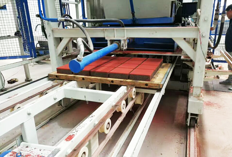 鐵尾礦制磚設(shè)備：如何將環(huán)保產(chǎn)業(yè)成國民經(jīng)濟支柱？