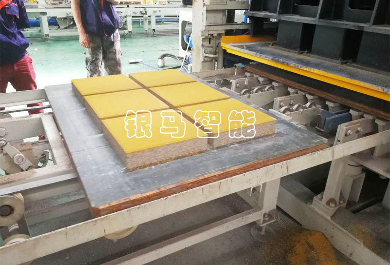 導(dǎo)致全自動(dòng)水泥透水磚機(jī)使用壽命驟降的兩大原因! 導(dǎo)致全自動(dòng)水泥透水磚機(jī)使用壽命驟降的兩大原因!