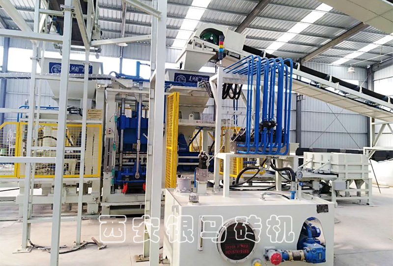 全自動(dòng)磚機(jī)生產(chǎn)線(xiàn)：透水磚機(jī)設(shè)備考察之底座的重要性！