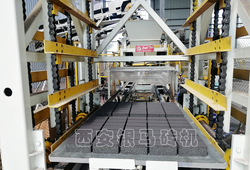 水泥磚機自動化制磚生產(chǎn)設(shè)備：生態(tài)城市怎么建？智能科技才能破題！