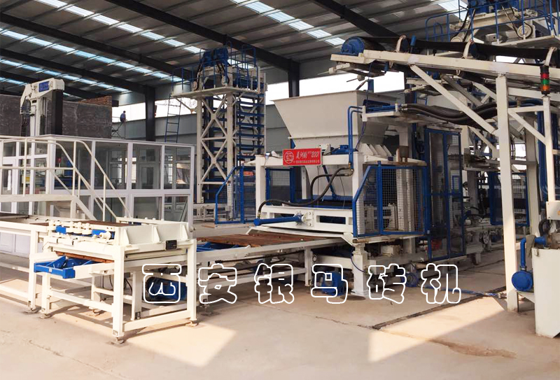 全自動(dòng)磚機(jī)生產(chǎn)線(xiàn)：透水磚機(jī)正確操作應(yīng)掌握哪些要點(diǎn)？