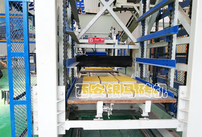 環(huán)保制磚設(shè)備生產(chǎn)線：免燒磚機筑牢環(huán)境保護與生態(tài)文明的防線