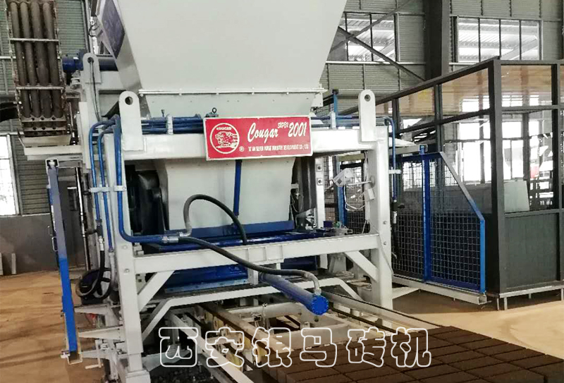 路面透水磚設(shè)備：新型環(huán)保建材項(xiàng)目的理想選擇 