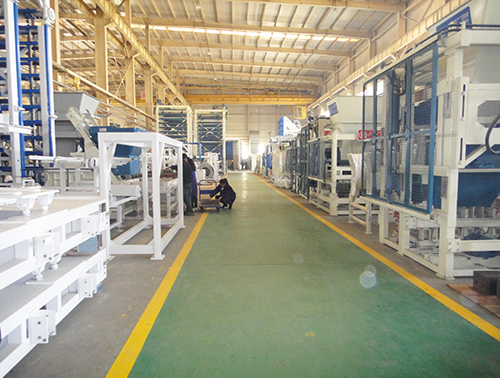 銀馬磚機(jī)公司總裝車(chē)間