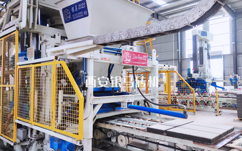 被評定為&ldquo;國際領(lǐng)先水平&rdquo;的全自動免燒磚機(jī)械設(shè)備